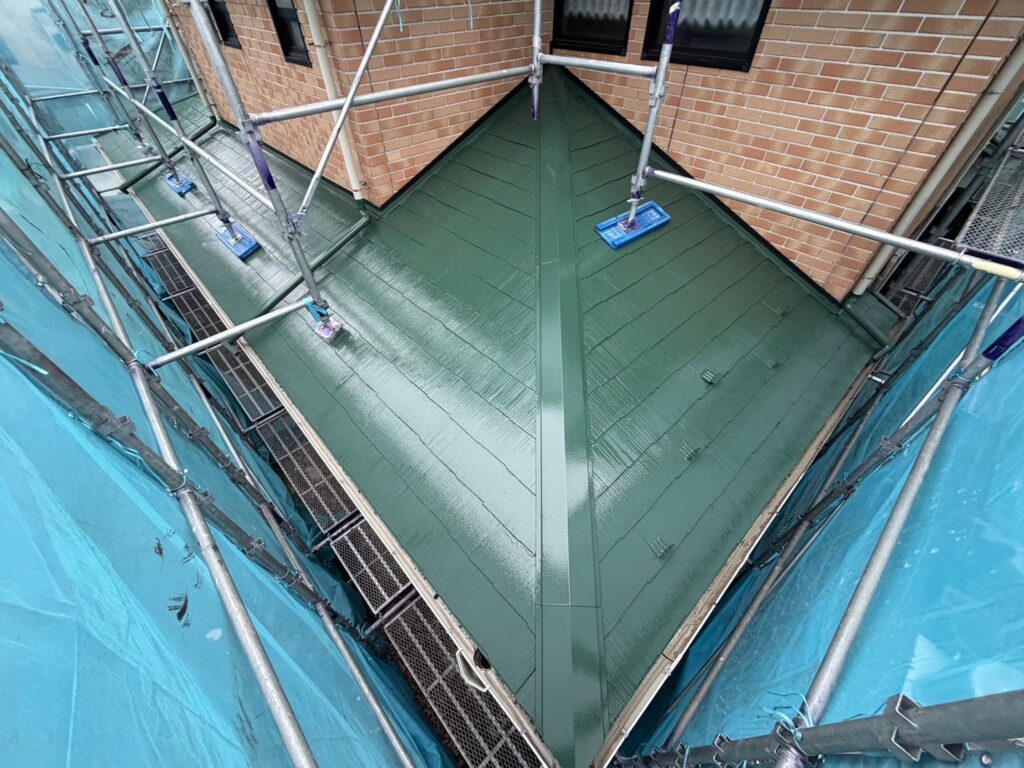 屋根上塗り（下屋根、完了）